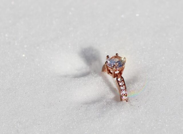 雪に埋まったダイヤモンド